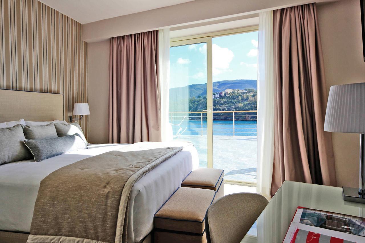Plaza Hotel 4*