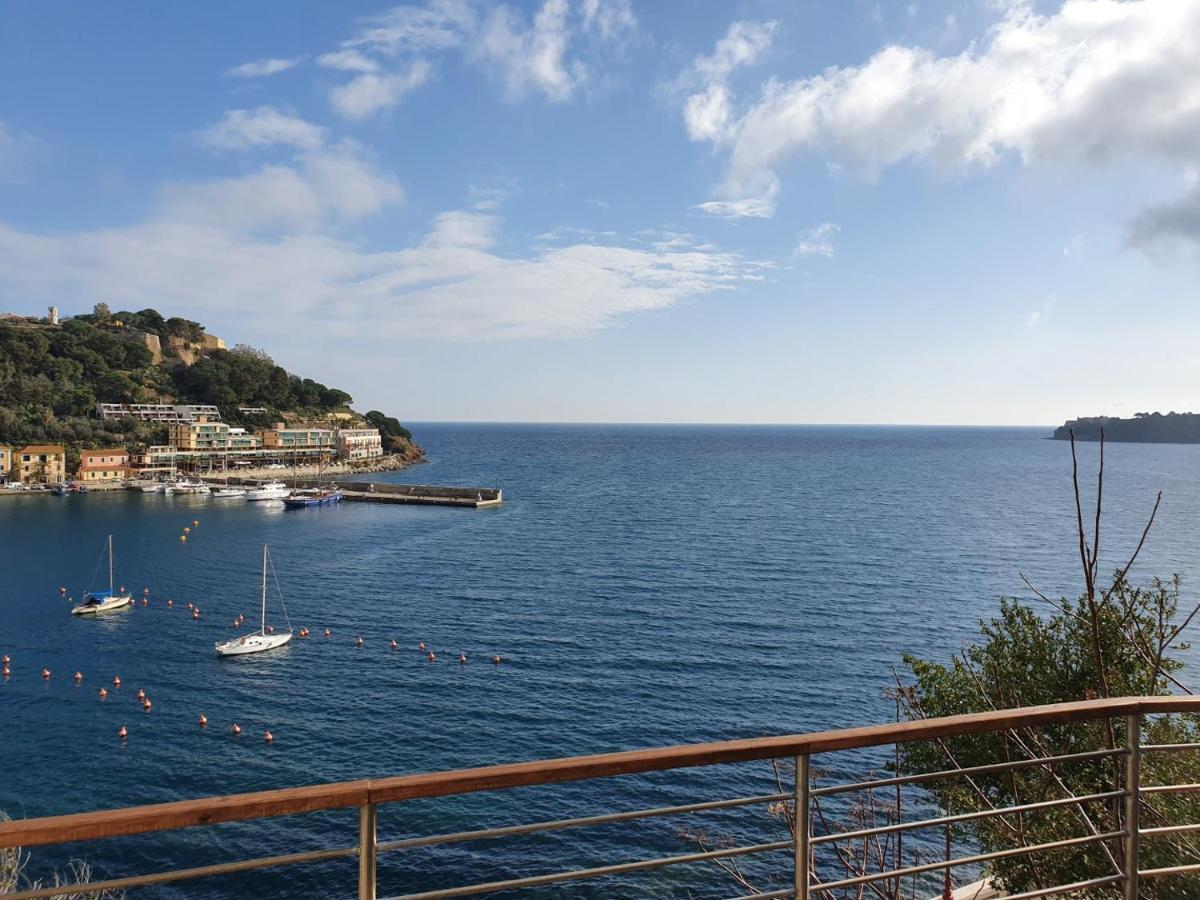 Plaza Porto Azzurro